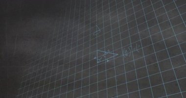 Matematiksel denklemlerin ve formüllerin şebeke ağı üzerinden dokulu gri arkaplanla animasyonu. Okul ve eğitim kavramı