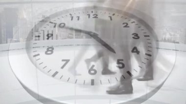 Ofiste yürüyen iş adamlarının zaman akışına karşı zaman darlığı animasyonu. Bilgisayar arayüzü ve iş teknolojisi kavramı