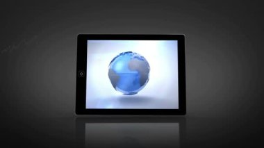 Gri arka planda dijital tablet ekranında dönen dünyanın animasyonu. Bilgisayar arayüzü ve iş teknolojisi kavramı
