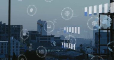 Dijital simgelerin canlandırılması ve şehir manzarasının havadan görüntüsüne karşı veri işleme. Bilgisayar arayüzü ve iş teknolojisi kavramı
