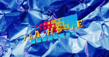 Flaş satış metninin animasyonu mavi buruşuk kağıdın üzerinde. Satışlar, perakende, iletişim, renk ve şablon konsepti dijital olarak oluşturulmuş video.