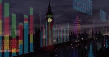 Londra şehrinde finansal veri işleme animasyonu. İş, finans, bilgisayar ve dijital arayüz kavramı dijital olarak oluşturulmuş video.
