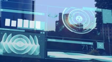 Şehir manzarasının havadan görüntüsüne karşı veri işleme arayüzünün animasyonu. Bilgisayar arayüzü ve iş teknolojisi kavramı