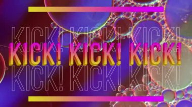 Tekme metninin soyut sıvı desenli arka planda canlandırılması. Sosyal medya, iletişim, şablon ve renk kavramı dijital olarak oluşturulmuş video.