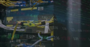 Bilgisayar sunucusunun kapatılmasına karşı borsa veri işleme animasyonu. Küresel ekonomi ve iş veri depolama teknolojisi kavramı