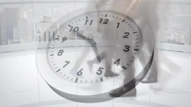 Animación Tictac Reloj Contra Lapso Tiempo Sección Baja Los Empresarios — Vídeo de stock