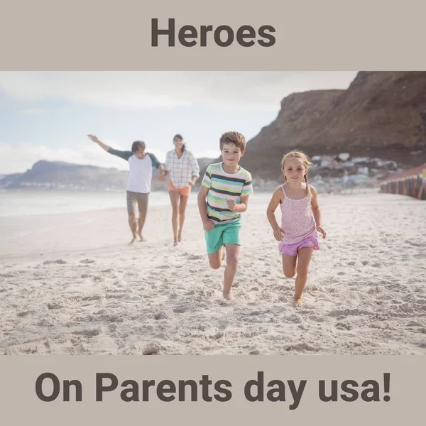 Koostumus Onnellinen Vanhempien Päivä Tekstiä Yli Onnellinen Valkoihoinen Perhe Kävelee — kuvapankkivalokuva