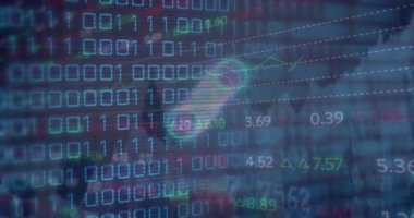 İkili kodlama ve borsa veri işleme animasyonları şehir manzarasının havadan görüntüsüne karşı. Küresel ekonomi ve iş veri teknolojisi kavramı
