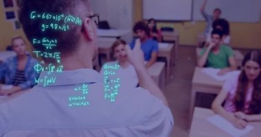 Çeşitli öğrenciler üzerinde denklem ve veri işleme animasyonları. Küresel eğitim, öğrenim, okul, dijital arayüz ve dijital olarak oluşturulan veri işleme kavramı.