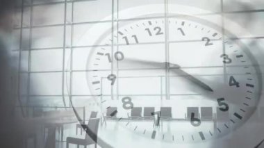 Ofiste yürüyen iş adamlarının zaman aşımına karşı zamanın akışı animasyonu. Bilgisayar arayüzü ve iş teknolojisi kavramı