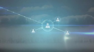 Şehir manzarası üzerinden veri işleme ağı ile bağlantıların animasyonu. Küresel ağlar, işletmeler, finans ve veri işleme kavramı dijital olarak oluşturulmuş video.