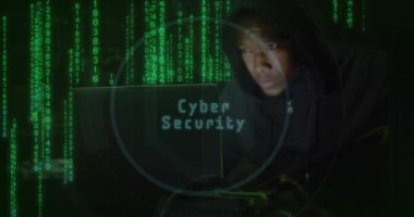 Biyometrik baskı animasyonu ve dizüstü bilgisayar kullanan Afro-Amerikan adam üzerinde ikili kodlama. Küresel hesaplama, dijital arayüz ve veri işleme kavramı dijital olarak oluşturulmuş video.