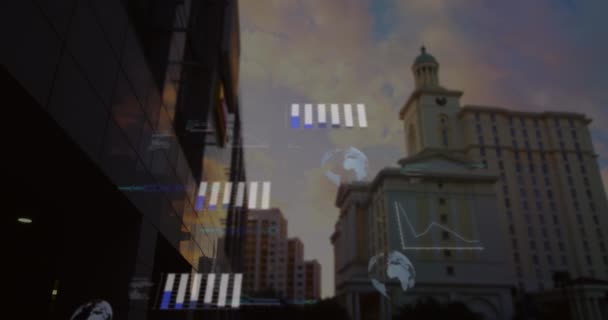 Animation Der Datenverarbeitung Gegen Die Ansicht Hoher Gebäude Computerschnittstelle Und — Stockvideo