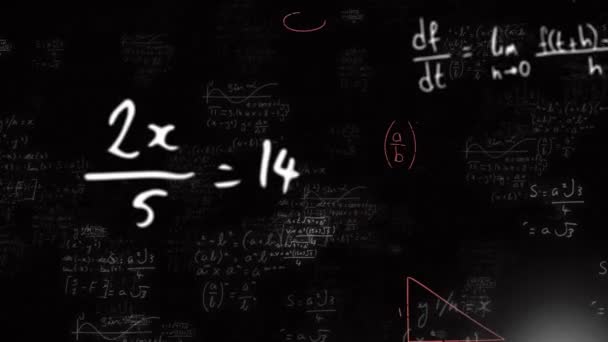 在数学方程和公式上的光斑在黑色背景下的动画化 学校和教育概念 — 图库视频影像