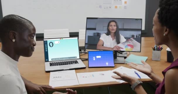 Összetétele Különböző Nők Segítségével Laptop Chat Képernyőn Globális Mesterséges Intelligencia — Stock videók
