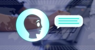 Animasyon: ai metni, simgeler ve veri işleme sistemi bilgisayar kullanan melez bir kadın üzerinde. Dijital olarak oluşturulmuş küresel yapay zeka, veri işleme, bilgisayar ve dijital arayüz kavramı.
