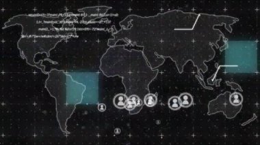 Dünya haritası üzerinde ışık izlerinin ve profil simgelerinin canlandırılması ve siyah arkaplanda veri işleme. Küresel ağ ve iş teknolojisi kavramı