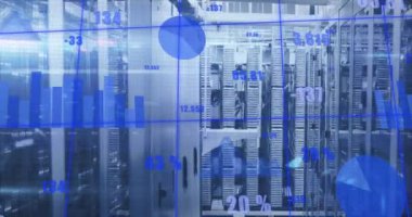 Bilgisayar sunucuları üzerinden veri işleme animasyonu. Küresel bulut hesaplama, bağlantılar, iletişim, dijital arayüz ve dijital olarak oluşturulmuş video işleme kavramı.