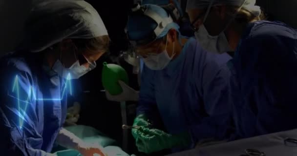 병원에서 수술을 수행하는 외과의 심박수 모니터 애니메이션 — 비디오