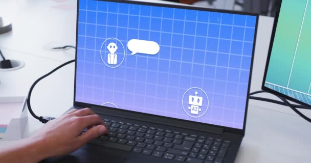 Composição Mãos Homem Biracial Usando Laptop Com Bate Papo Tela — Vídeo de Stock