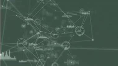 Gri arkaplan üzerinde dönen bağlantılar ve veri işleme ağının animasyonu. Küresel ağ ve iş teknolojisi kavramı
