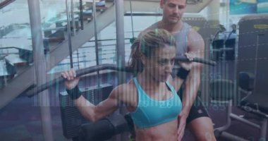 Kafkasyalı kadın ve erkek egzersizleri üzerine veri işleme animasyonu. Küresel spor, fitness, hesaplama ve veri işleme kavramı dijital olarak oluşturulmuş video.