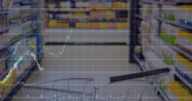 Alışveriş arabasının üzerindeki finansal veri işleme animasyonu. Küresel alışveriş, iş, finans, bilgisayar ve veri işleme kavramı dijital olarak oluşturulmuş video.