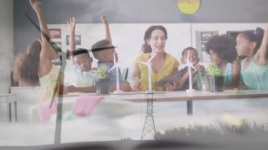 Yel değirmeninin sahadaki animasyonu, sınıfında yel değirmenleri olan çeşitli bayan öğretmenler ve öğrenciler üzerinde. Ekoloji, kaynaklar, enerji, okul, çocukluk, eğitim ve öğrenme, dijital olarak oluşturulmuş video.