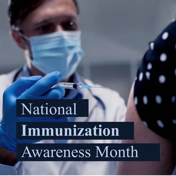Samenstelling Van Nationale Immunisatie Bewustzijn Maand Tekst Kaukasische Arts Injecteren — Stockfoto