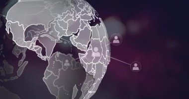 Gece şehir trafiğine karşı dönen dünya üzerindeki profil simgelerinin animasyonu. Küresel ağ ve iş teknolojisi kavramı