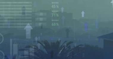 Yukarı doğru hareket eden okun animasyonu ve şehir manzarasının havadan görüntüsüne karşı istatistiksel veri işleme. Bilgisayar arayüzü ve iş veri teknolojisi kavramı