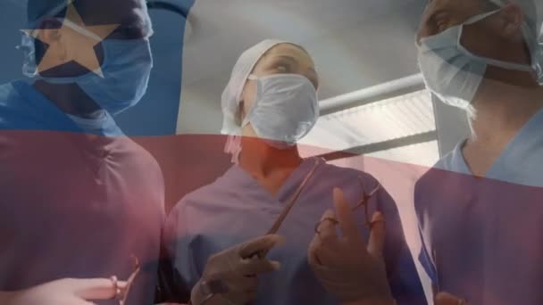 Animation Drapeau Texas Agitant Contre Équipe Divers Chirurgiens Discutant Ensemble — Video