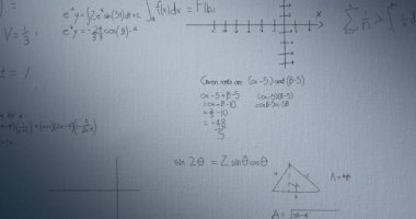 Gri dokulu arka planda yüzen matematiksel denklemlerin ve formüllerin animasyonu. Okul ve eğitim teknolojisi kavramı