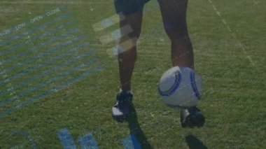 Kafkas futbolcunun sahada veri işleme animasyonu. Küresel spor, rekabet ve veri işleme kavramı dijital olarak oluşturulmuş video.