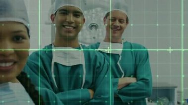 Hastanedeki ameliyathanede gülümseyen çeşitli cerrahlardan oluşan bir şebeke ağının animasyonu. Tıbbi sağlık teknolojisi kavramı