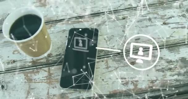 Dijital Simge Ağının Ahşap Yüzeydeki Akıllı Telefon Kahve Fincanına Karşı — Stok video