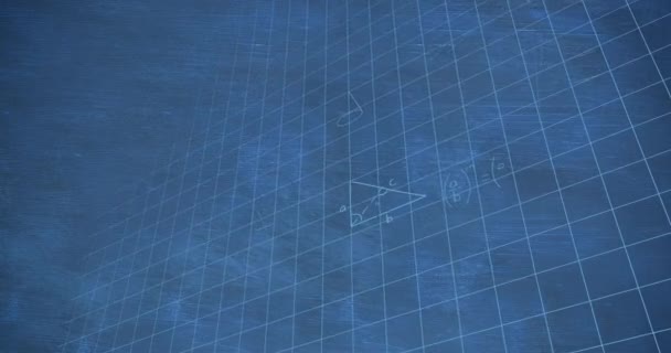 Animación Ecuaciones Matemáticas Flotando Sobre Red Contra Pizarra Azul Concepto — Vídeos de Stock