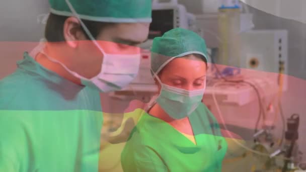 Animace Mávání Německou Vlajkou Proti Týmu Chirurgů Provádějících Chirurgii Nemocnici — Stock video