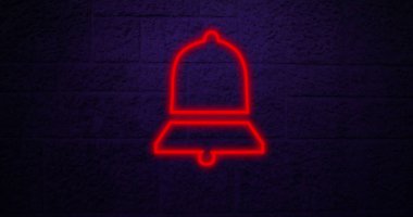 Tuğla duvarda kırmızı neon çan ikonu kompozisyonu. Sosyal medya, iletişim ve dijital arayüz kavramı dijital olarak oluşturuldu.