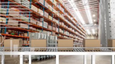 Depoda veri işleme ve dünya haritasının konveyör bandındaki kutuların üzerinde canlandırılması. Küresel iş ve dijital arayüz kavramı, dijital olarak oluşturulmuş video.