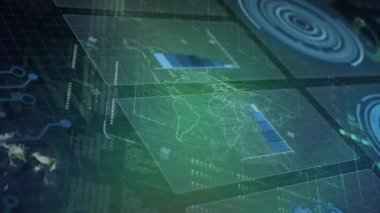 Yuvarlak tarayıcı, veri işleme ve dünya haritası ile yeşil arkaplan arasındaki arayüz animasyonu. Bilgisayar arayüzü ve iş ağı teknolojisi kavramı