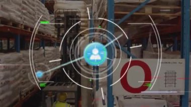 Depoda forklift kullanan erkek işçilere karşı dijital ikon ağı üzerinden yapılan animasyon. Küresel ağ ve lojistik iş teknolojisi kavramı