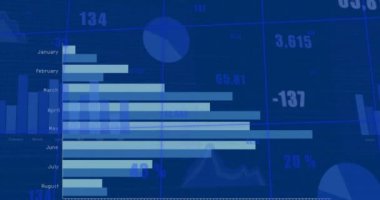 Mavi arkaplan ile ızgara ağı üzerinden istatistiksel veri işleme animasyonu. Bilgisayar arayüzü ve iş veri teknolojisi kavramı