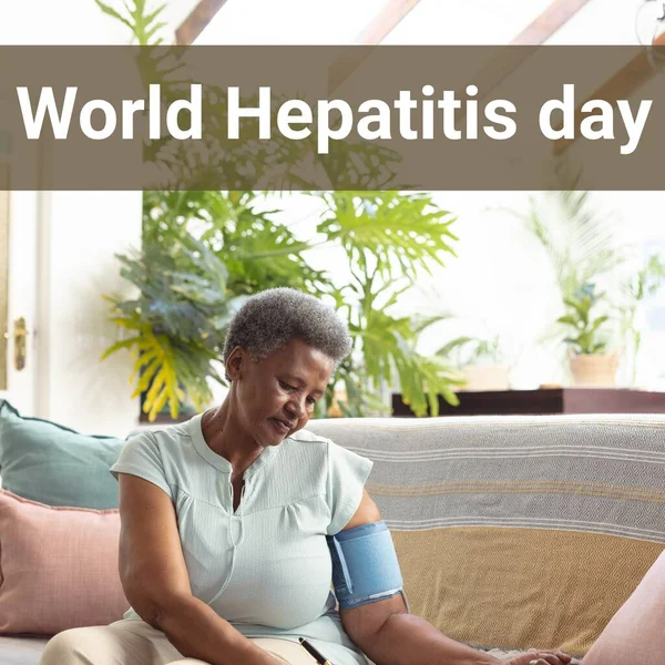Composição Texto Dia Mundial Hepatite Sobre Mulher Americana Africana Sênior — Fotografia de Stock