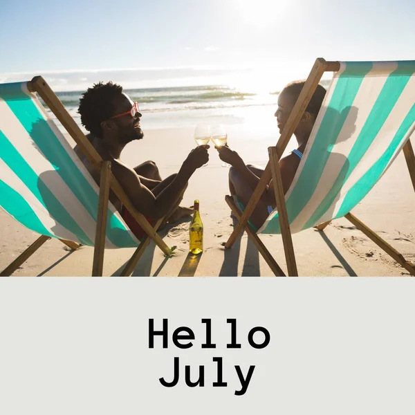 Σύνθεση Του Hello July Text African American Couple Ποτά Στην — Φωτογραφία Αρχείου