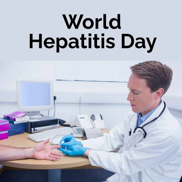Composição Texto Dia Mundial Hepatite Sobre Médico Caucasiano Sexo Masculino — Fotografia de Stock