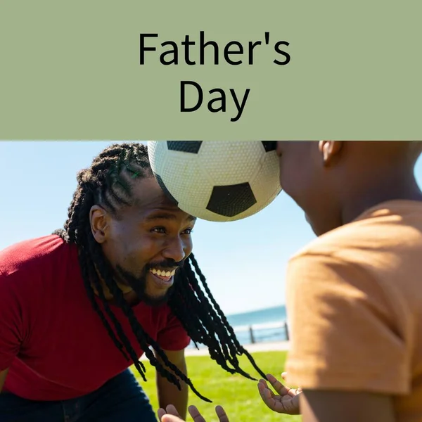 Samenstelling Van Vaderdagtekst Afro Amerikaanse Man Met Zoon Die Football — Stockfoto