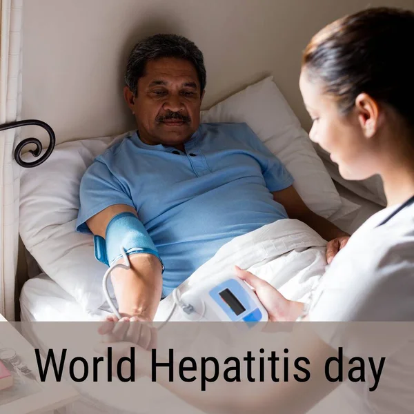 Composição Texto Dia Mundial Hepatite Sobre Médico Feminino Biracial Examinando — Fotografia de Stock