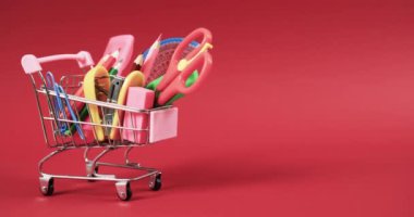 Kırmızı arka planda kopya alanı olan okul eşyalarıyla alışveriş arabalarını kapatın. Kırtasiye, öğrenim, okul ve eğitim kavramı.