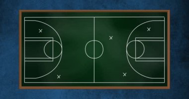 Mavi arka planda oklu, çapraz ve daire şeklinde işaretli basketbol sahasının animasyonu. Dijital olarak üretilmiş, çoklu pozlama, oyun planı, strateji, hedef, spor ve yarışma konsepti.